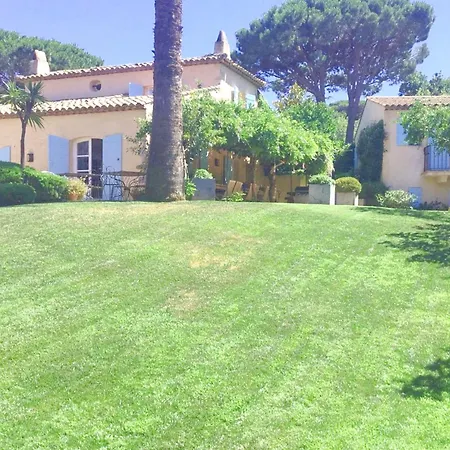 Dom wakacyjny Charming Villa 300M Beach