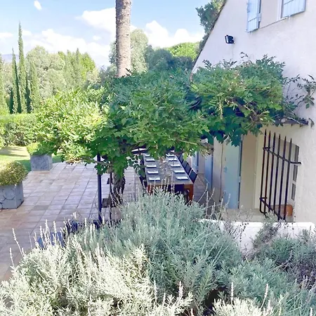Charming Villa 300M Beach Holiday home *
